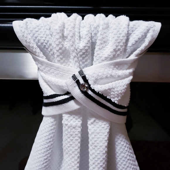 ❎SOLD❎🔥BOGO50%🔥NEW! White/Black Hang'N'Snap HAND Towel - Picture 8 of 11
